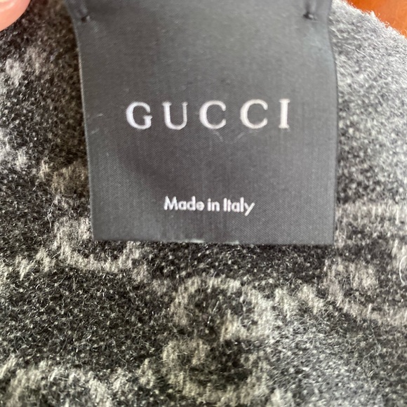 GUCCI Authentic Shawl/Scarf W/certificate of authenticity Included - Picture 3 of 7